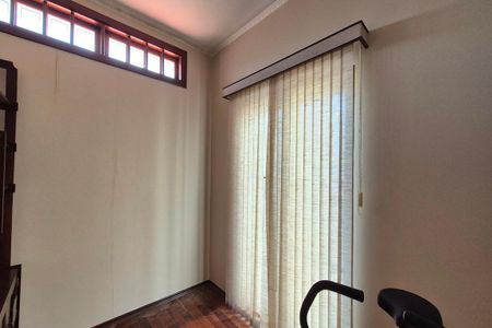 Casa à venda com 287m², 4 quartos e 4 vagas Casa à venda com 287m², 4 quartos e 4 vagasEscritório