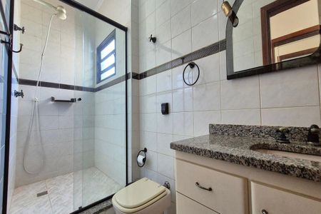 Casa à venda com 287m², 4 quartos e 4 vagas Casa à venda com 287m², 4 quartos e 4 vagasBanheiro