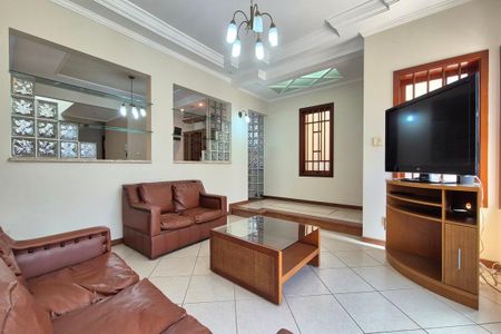 Casa à venda com 287m², 4 quartos e 4 vagas Casa à venda com 287m², 4 quartos e 4 vagasSala