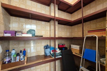 Casa à venda com 287m², 4 quartos e 4 vagas Casa à venda com 287m², 4 quartos e 4 vagasDespensa