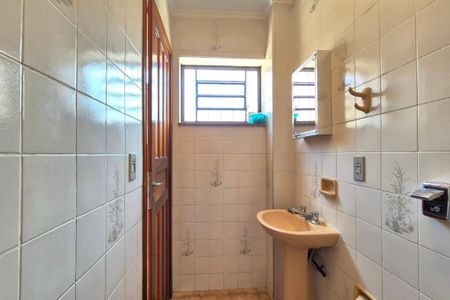 Casa à venda com 287m², 4 quartos e 4 vagas Casa à venda com 287m², 4 quartos e 4 vagasBanheiro de Serviço