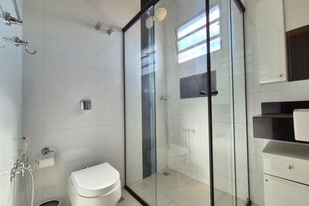 Casa à venda com 287m², 4 quartos e 5 vagasBanheiro da Suíte 2