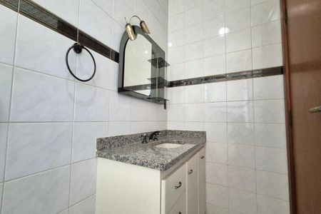 Casa à venda com 287m², 4 quartos e 4 vagas Casa à venda com 287m², 4 quartos e 4 vagasBanheiro