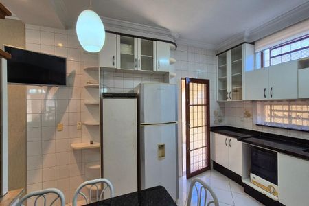 Casa à venda com 287m², 4 quartos e 4 vagas Casa à venda com 287m², 4 quartos e 4 vagasCozinha