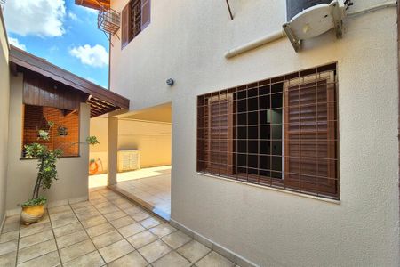 Casa à venda com 287m², 4 quartos e 4 vagas Casa à venda com 287m², 4 quartos e 4 vagasÁrea comum