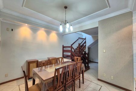 Casa à venda com 287m², 4 quartos e 4 vagas Casa à venda com 287m², 4 quartos e 4 vagasSala de Jantar