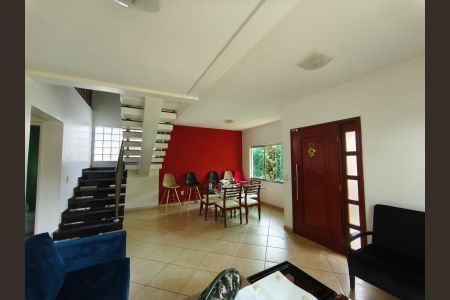 Casa para alugar com 482m², 3 quartos e 4 vagas Casa para alugar com 482m², 3 quartos e 4 vagasSala de jantar