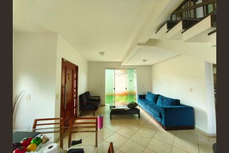 Casa para alugar com 482m², 3 quartos e 4 vagas Casa para alugar com 482m², 3 quartos e 4 vagasSala