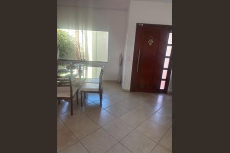 Casa para alugar com 482m², 3 quartos e 4 vagas Casa para alugar com 482m², 3 quartos e 4 vagasSala de jantar