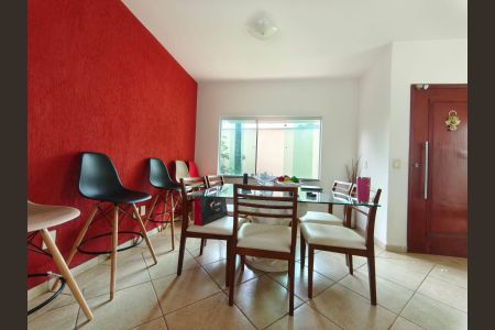 Casa para alugar com 482m², 3 quartos e 4 vagas Casa para alugar com 482m², 3 quartos e 4 vagasSala de jantar