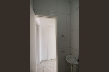 Banheiro de apartamento para alugar com 1 quarto, 30m² em Vila Margarida, São Paulo