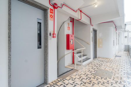 Apartamento à venda com 81m², 2 quartos e sem vagaElevador