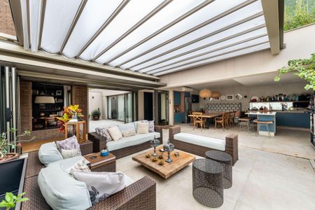 Casa à venda com 3 quartos, 459m² em Alto de Pinheiros, São Paulo