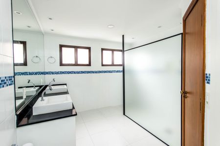 Apartamento à venda com 194m², 4 quartos e 3 vagas07banheiros002.jpg