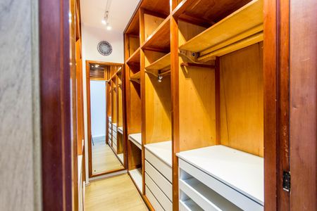 Apartamento à venda com 194m², 4 quartos e 3 vagas06dormitorios006.jpg