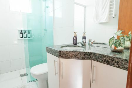 Apartamento à venda com 85m², 3 quartos e 3 vagas Apartamento à venda com 85m², 3 quartos e 3 vagasBanheiro suite