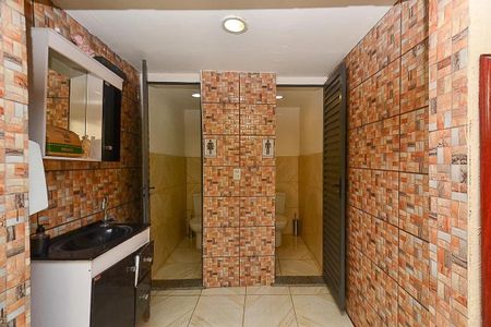 Casa à venda com 200m², 4 quartos e 1 vaga Casa à venda com 200m², 4 quartos e 1 vagaBanheiro Terraço