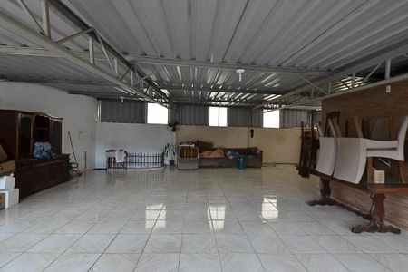 Casa à venda com 200m², 4 quartos e 1 vaga Casa à venda com 200m², 4 quartos e 1 vagaTerraço