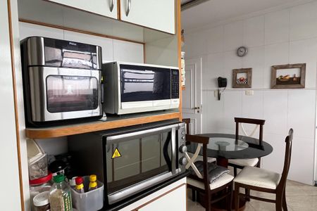 Apartamento para alugar com 177m², 4 quartos e 2 vagas Apartamento para alugar com 177m², 4 quartos e 2 vagasCozinha e Área de Serviço
