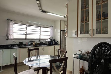 Apartamento para alugar com 177m², 4 quartos e 2 vagas Apartamento para alugar com 177m², 4 quartos e 2 vagasCozinha e Área de Serviço