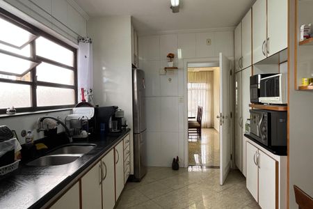 Apartamento para alugar com 177m², 4 quartos e 2 vagas Apartamento para alugar com 177m², 4 quartos e 2 vagasCozinha e Área de Serviço