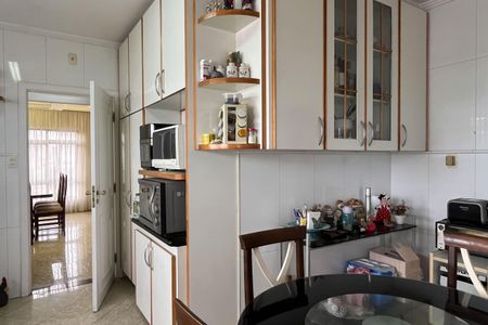 Apartamento para alugar com 177m², 4 quartos e 2 vagas Apartamento para alugar com 177m², 4 quartos e 2 vagasCozinha e Área de Serviço