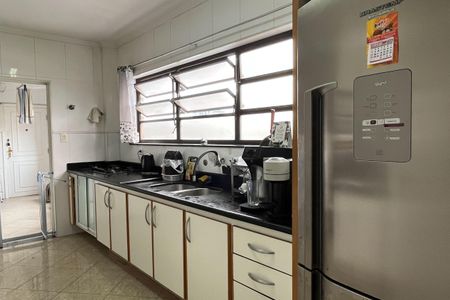 Apartamento para alugar com 177m², 4 quartos e 2 vagas Apartamento para alugar com 177m², 4 quartos e 2 vagasCozinha e Área de Serviço