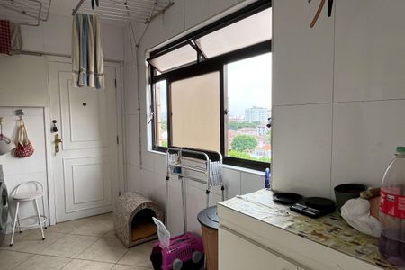 Apartamento para alugar com 177m², 4 quartos e 2 vagas Apartamento para alugar com 177m², 4 quartos e 2 vagasCozinha e Área de Serviço