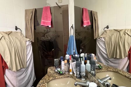 Apartamento para alugar com 177m², 4 quartos e 2 vagas Apartamento para alugar com 177m², 4 quartos e 2 vagasBanheiro da Suíte 1