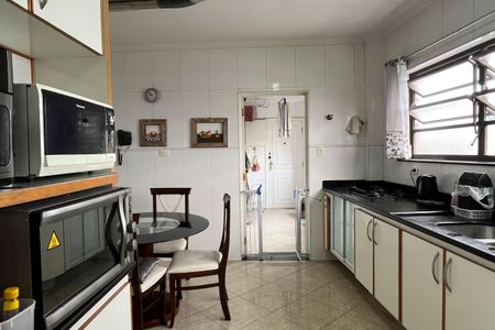 Apartamento para alugar com 177m², 4 quartos e 2 vagas Apartamento para alugar com 177m², 4 quartos e 2 vagasCozinha e Área de Serviço