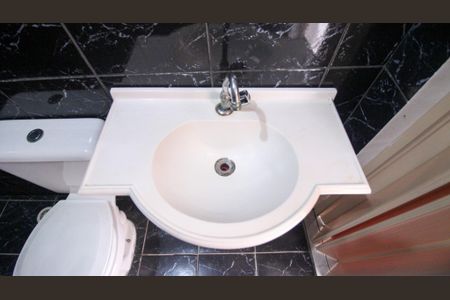 Banheiro de casa para alugar com 1 quarto, 55m² em Jardim das Rosas (zona Leste I), São Paulo