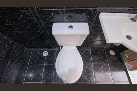 Banheiro de casa para alugar com 1 quarto, 55m² em Jardim das Rosas (zona Leste I), São Paulo