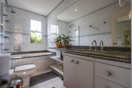 Apartamento à venda com 243m², 3 quartos e 4 vagasSuíte