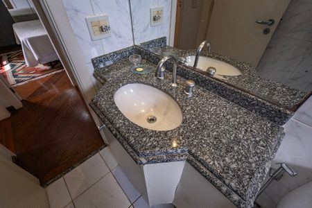 Apartamento à venda com 243m², 3 quartos e 4 vagasBanheiro
