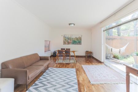 Casa à venda com 3 quartos, 230m² em Vila Madalena, São Paulo