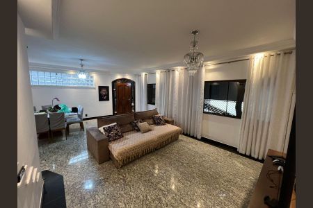 Casa à venda com 3 quartos, 200m² em Vila Santa Clara, São Paulo