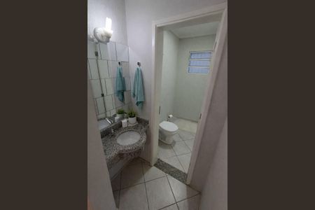Casa à venda com 230m², 3 quartos e 4 vagasBanheiro