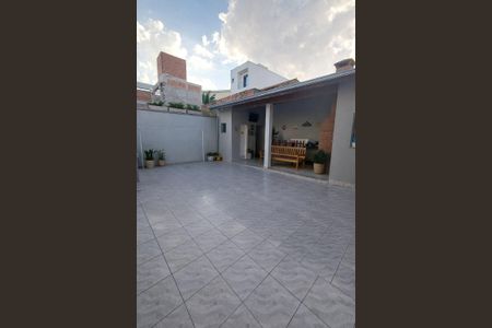 Casa à venda com 230m², 3 quartos e 4 vagasÁrea de serviço