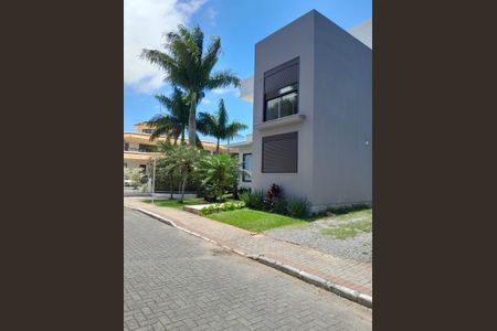 Casa de condomínio para alugar com 280m², 4 quartos e 2 vagas Casa de condomínio para alugar com 280m², 4 quartos e 2 vagasFachada