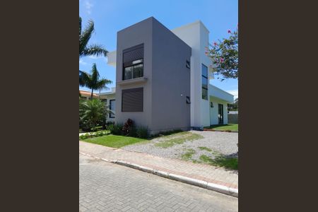 Casa de condomínio para alugar com 280m², 4 quartos e 2 vagas Casa de condomínio para alugar com 280m², 4 quartos e 2 vagasFachada