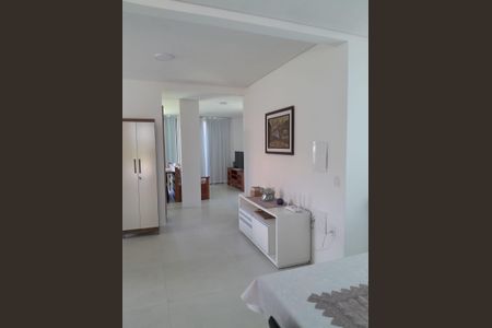 Casa de condomínio para alugar com 280m², 4 quartos e 2 vagas Casa de condomínio para alugar com 280m², 4 quartos e 2 vagasSala