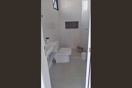 Casa de condomínio para alugar com 280m², 4 quartos e 2 vagas Casa de condomínio para alugar com 280m², 4 quartos e 2 vagasBanheiro