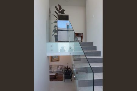 Casa de condomínio para alugar com 280m², 4 quartos e 2 vagas Casa de condomínio para alugar com 280m², 4 quartos e 2 vagasSala