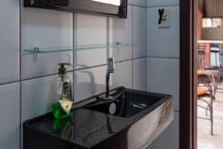 Casa à venda com 375m², 3 quartos e 4 vagasBanheiro da Área gourmet
