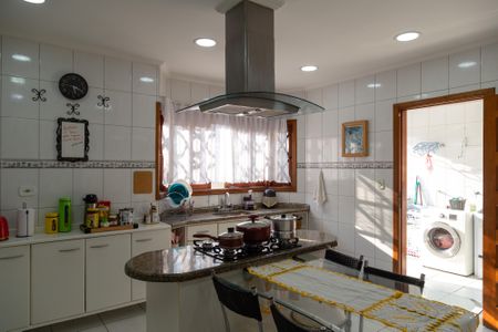 Casa à venda com 375m², 3 quartos e 4 vagasCozinha