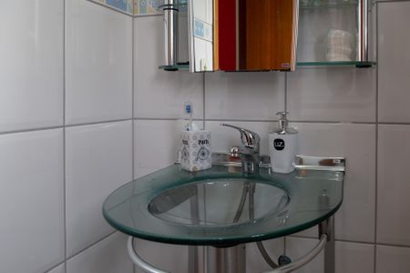 Casa à venda com 375m², 3 quartos e 4 vagasBanheiro da Suíte 2 
