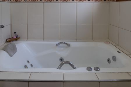 Casa à venda com 375m², 3 quartos e 4 vagasBanheiro da Suíte 3