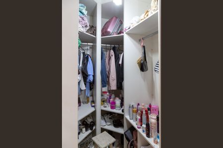 Casa à venda com 375m², 3 quartos e 4 vagasSuíte 2 - closet