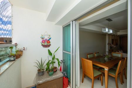 Apartamento à venda com 95m², 3 quartos e 3 vagasVARANDA