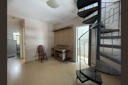 Sala / Cozinha  de apartamento para alugar com 2 quartos, 80m² em Vila Ipiranga, Porto Alegre